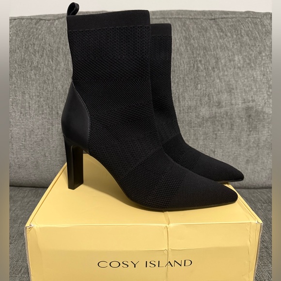 Cosy Island Black Heeled Ankle Boots - Picture 5 of 9